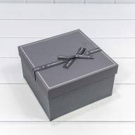 Коробки Квадратные Набор 1/3 21*21*12,3 с бантом Серый 1/18 Арт: 7209216/1 - Коробки Квадратные Набор 1/3 21*21*12,3 с бантом Серый 1/18 Арт: 7209216/1